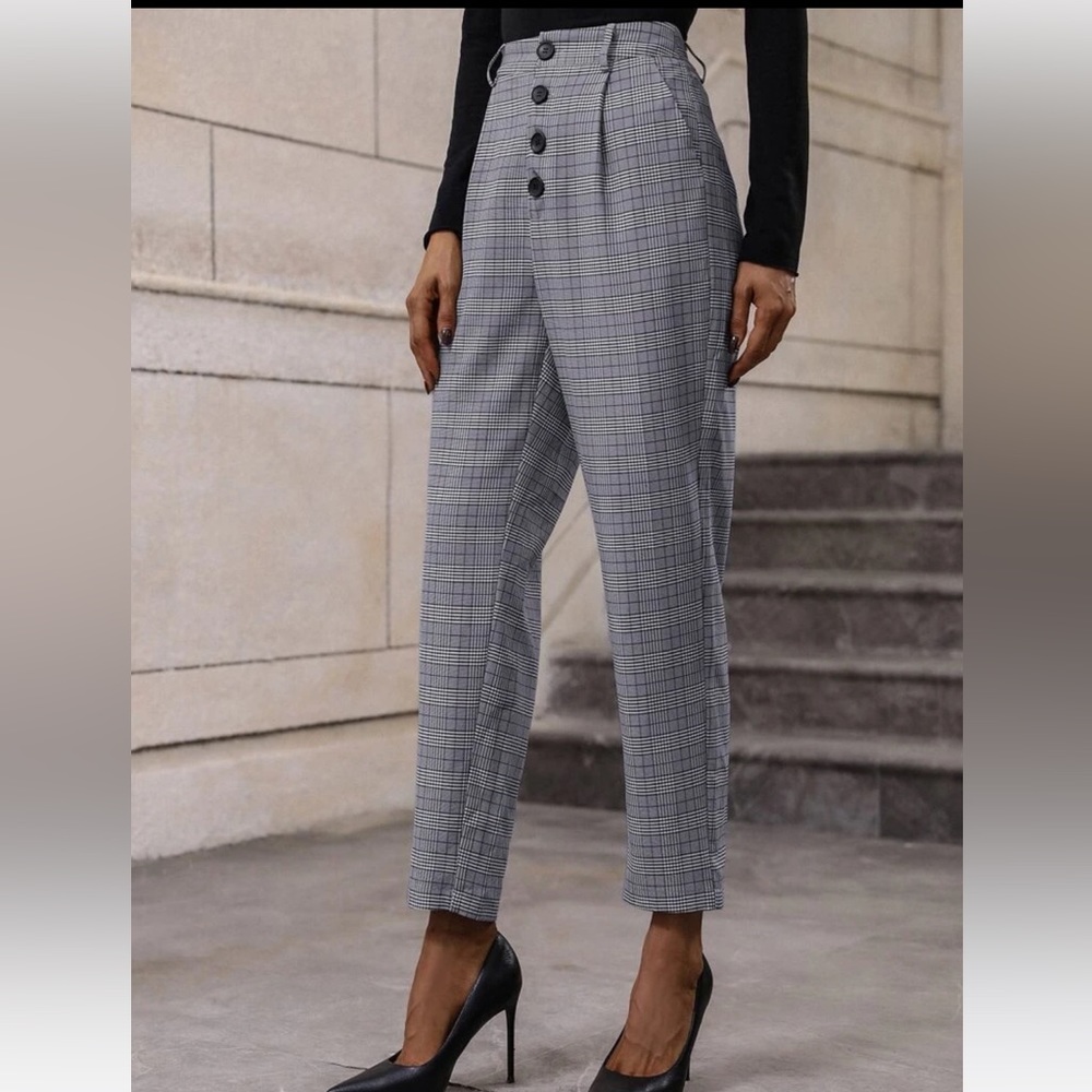 Plaid tapered pant with button front. Size large